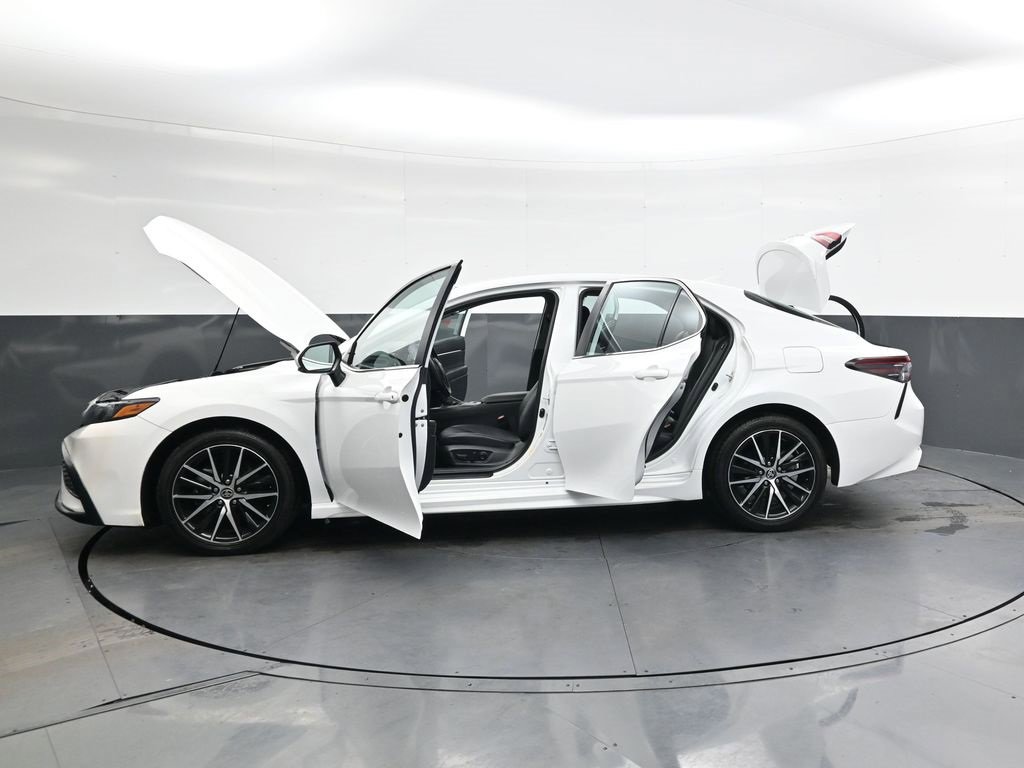 Used 2024 Toyota Camry SE image 41