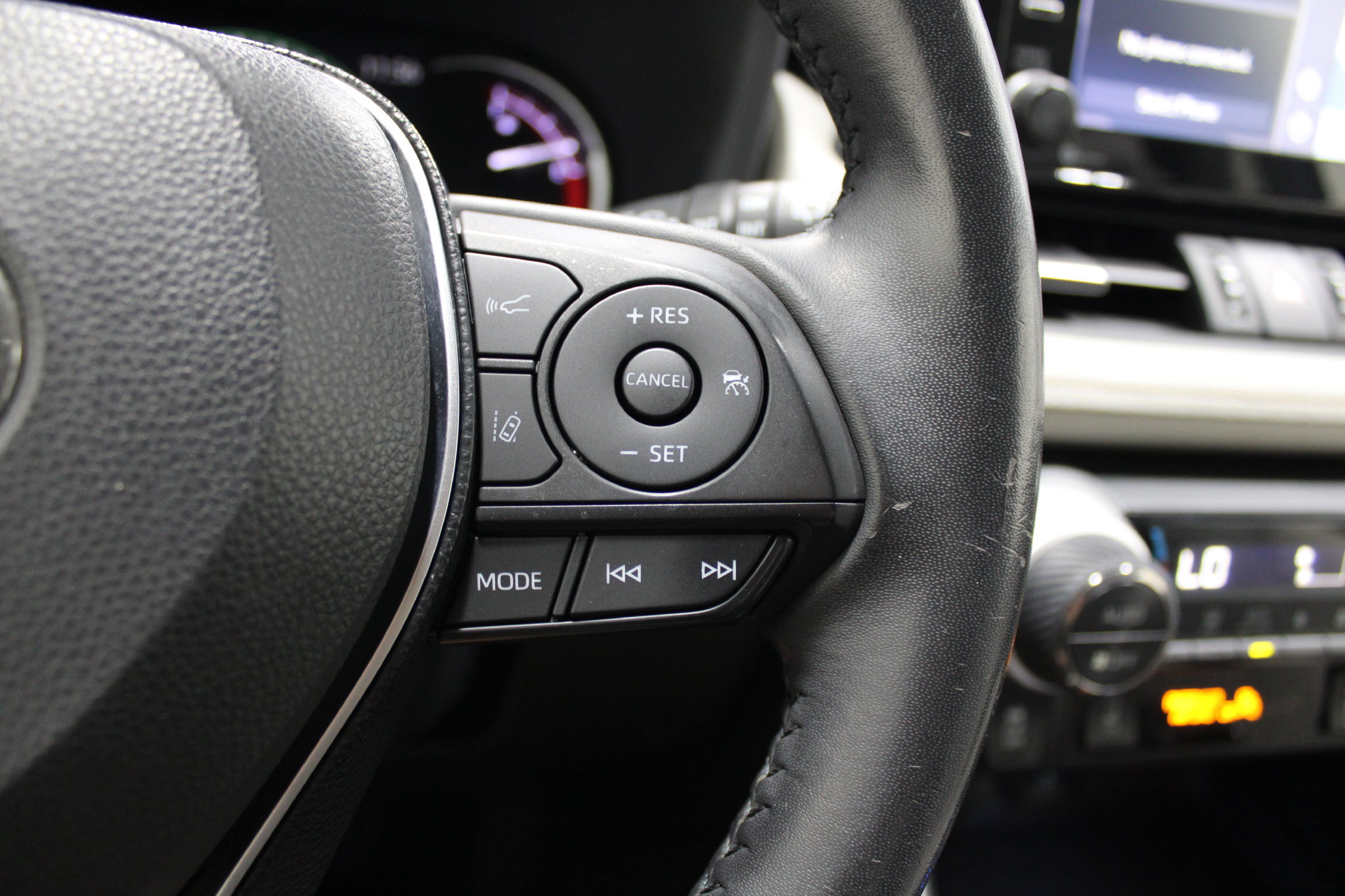 Used 2019 Toyota RAV4 Limited AWD/4WD image 39