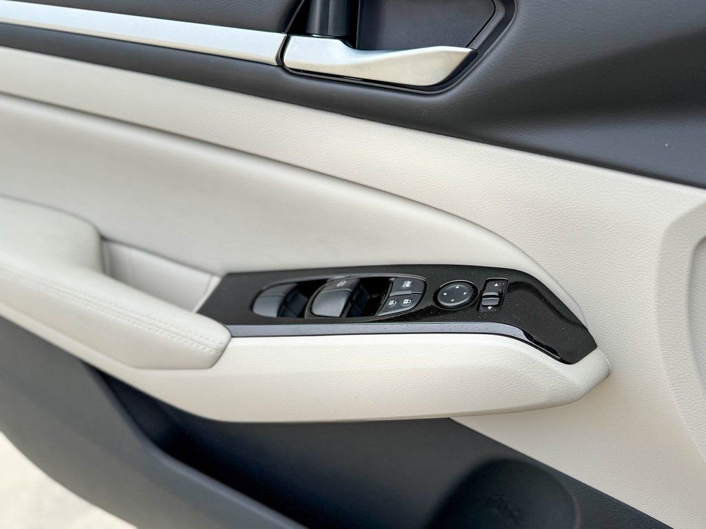 Used 2024 Nissan Altima 2.5 SL image 32