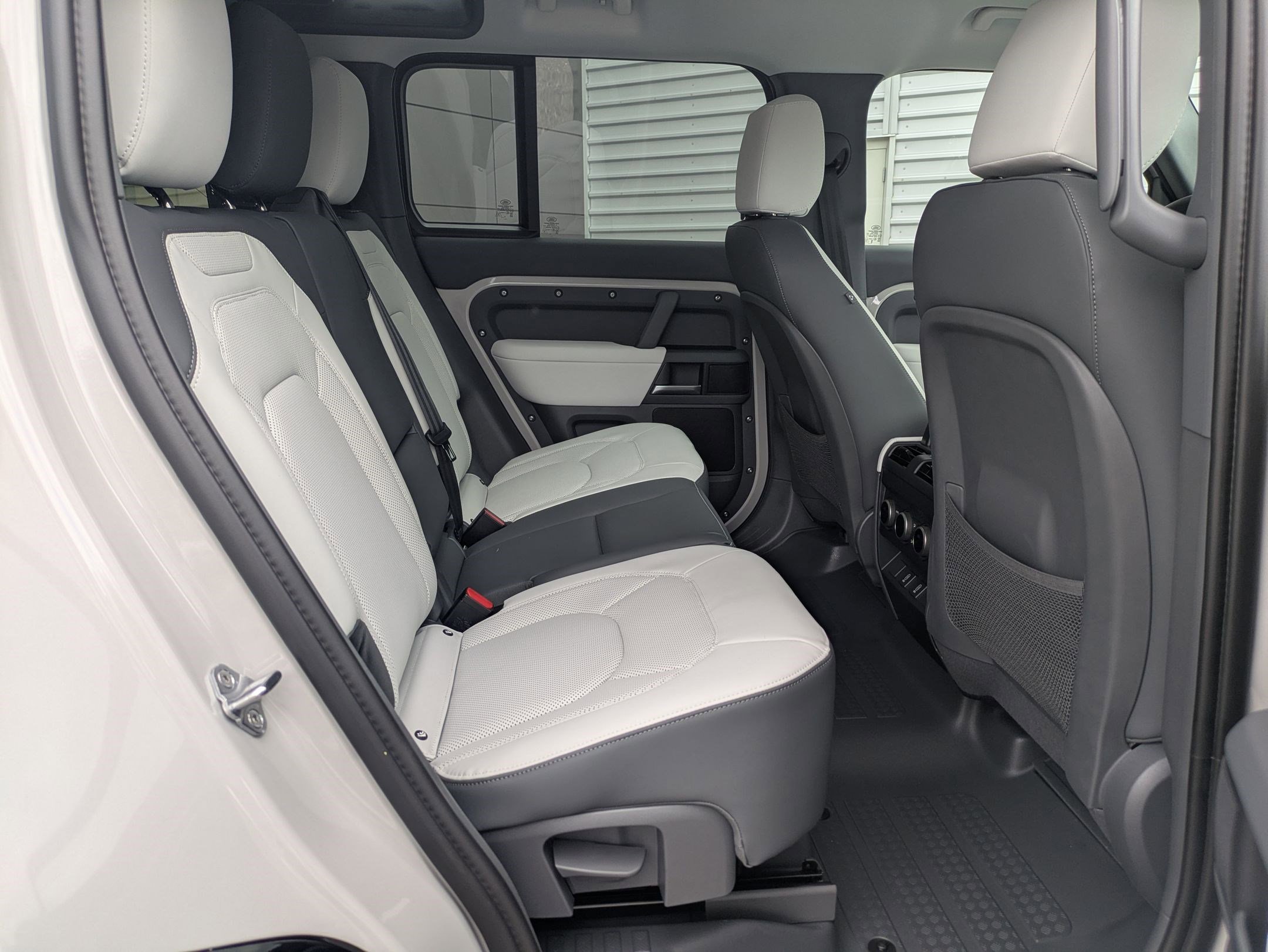 New 2026 Land Rover Defender 110 X-Dynamic SE AWD/4WD image 30