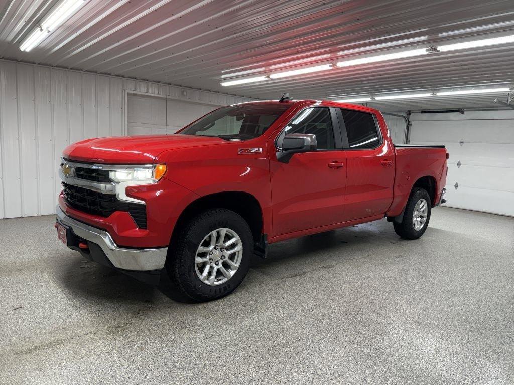Used 2024 Chevrolet Silverado 1500 LT w/ Z71 Off-Road Package image 3