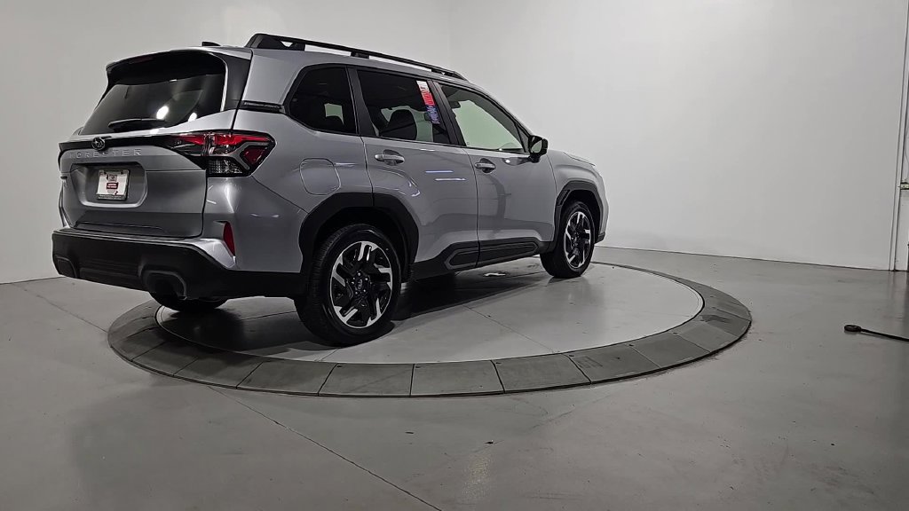 Used 2025 Subaru Forester Limited AWD/4WD image 6