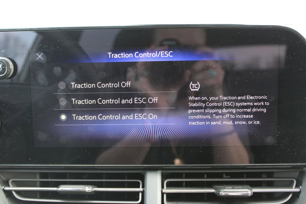 Used 2025 Chevrolet Trax LT w/ LT Convenience Package image 29