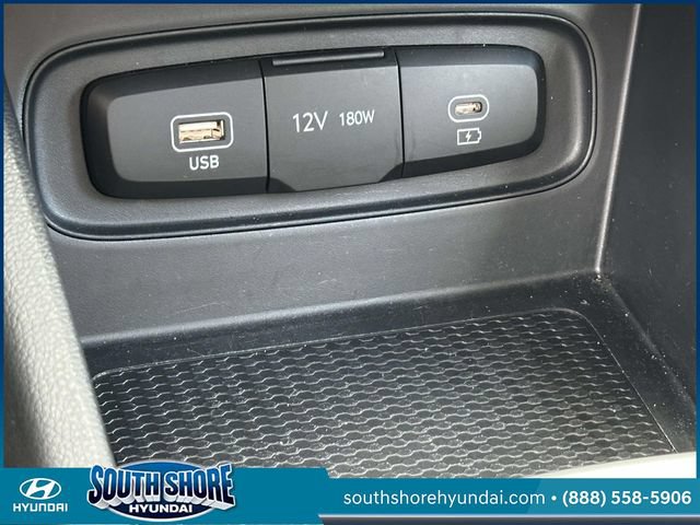 Certified 2025 Hyundai Venue SEL FWD image 33