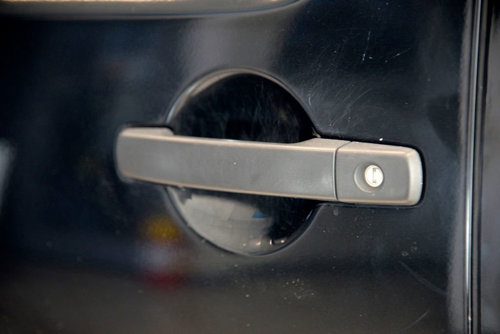 Used 2020 Nissan Frontier SV w/ Midnight Edition Floor Mats image 13