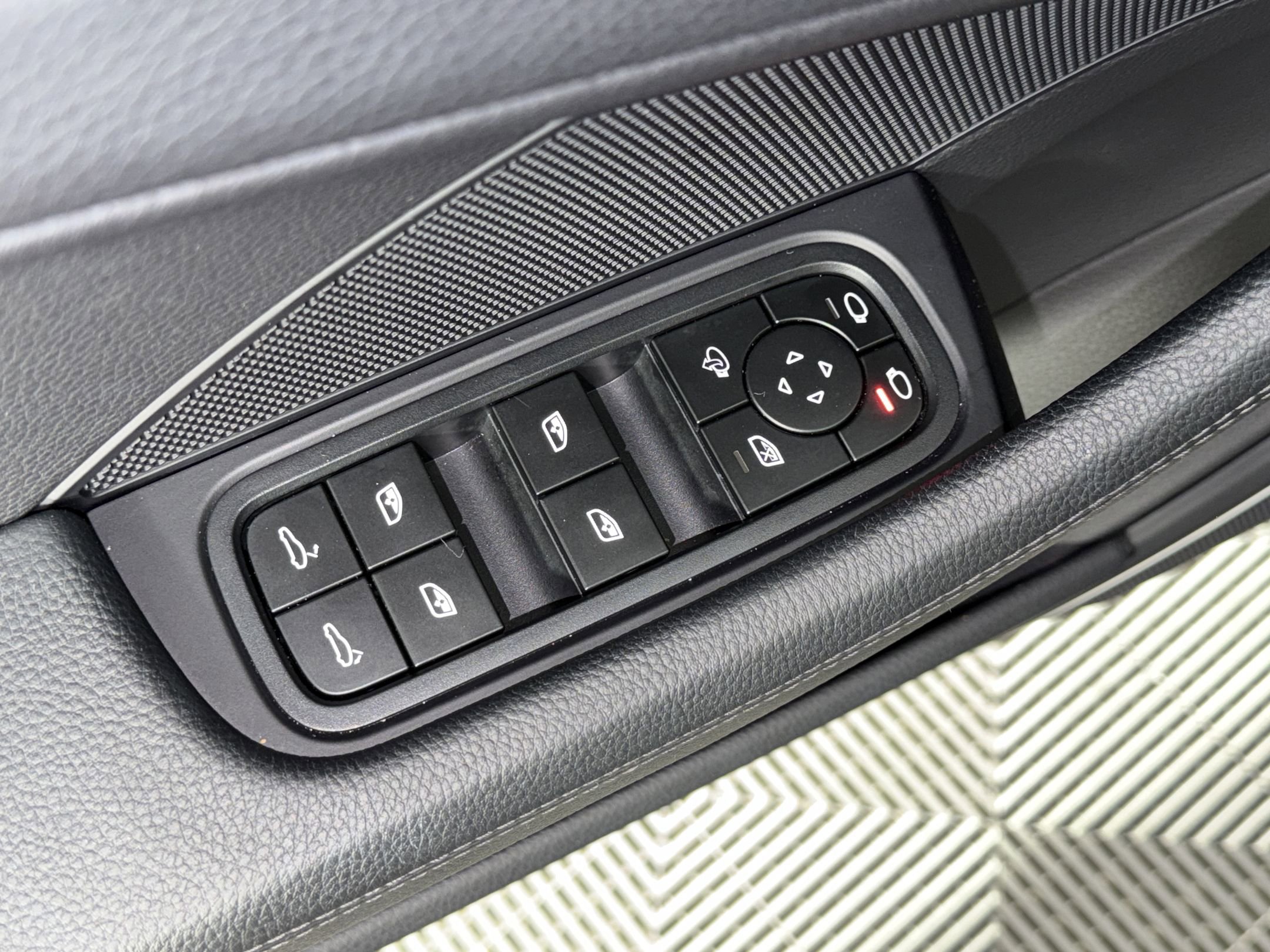 Certified 2023 Porsche Panamera 4 AWD/4WD image 12