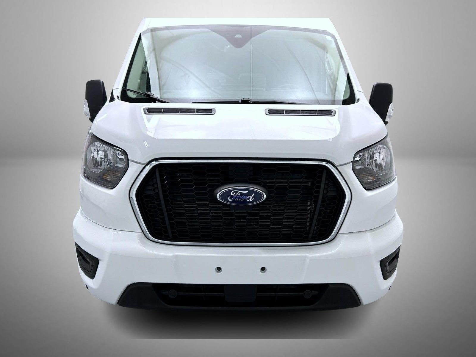 Used 2025 Ford Transit 350 XLT RWD image 2