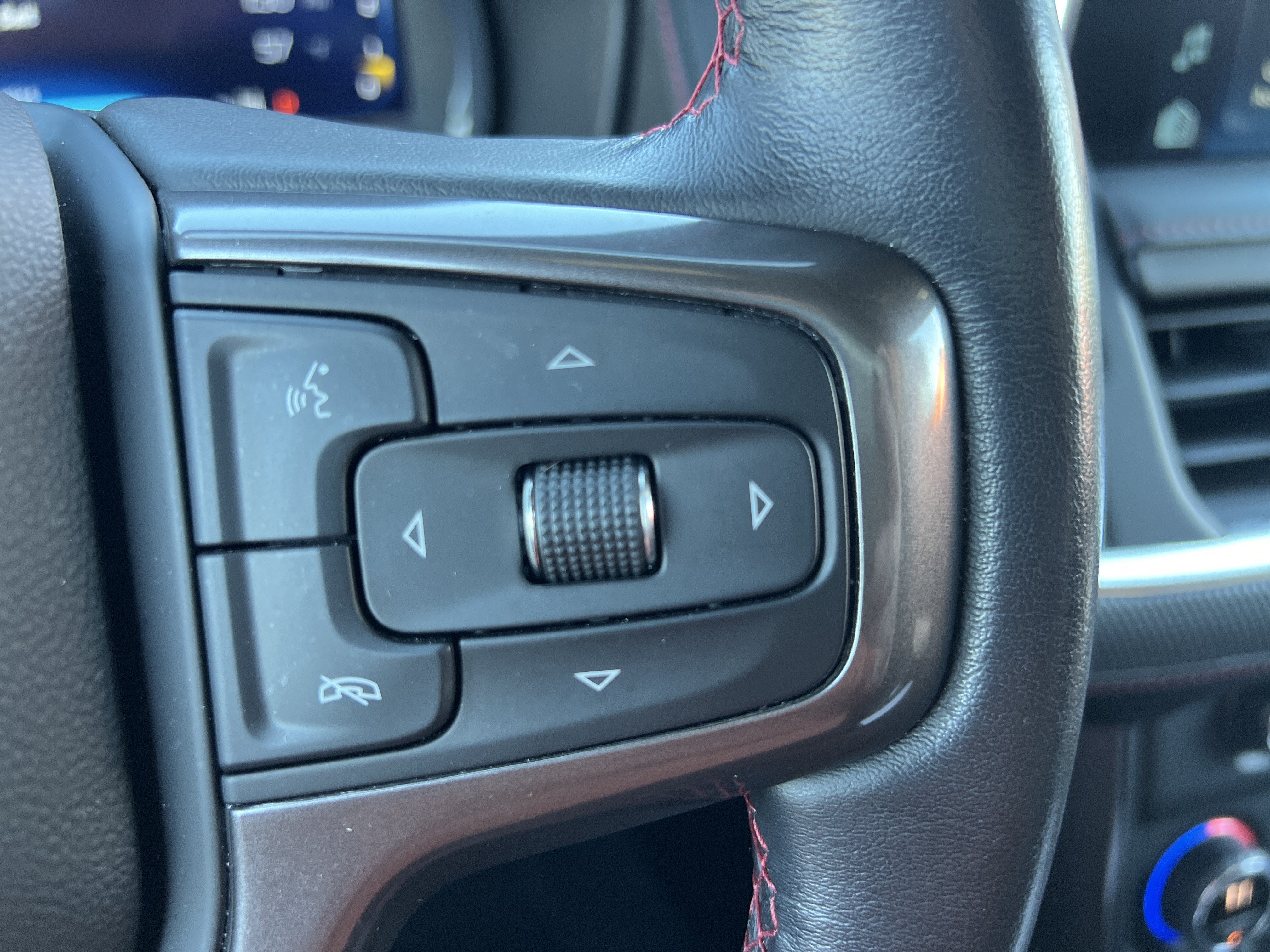 Used 2023 Chevrolet Suburban RST AWD/4WD image 22