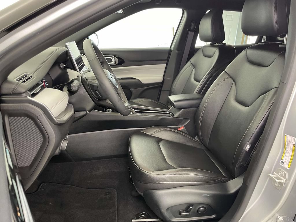 Used 2024 Jeep Compass Limited AWD/4WD image 5