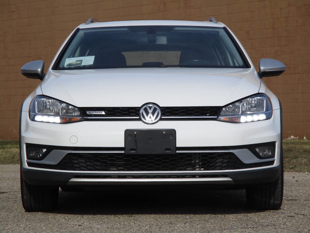 Used 2018 Volkswagen Golf Alltrack SE image 2