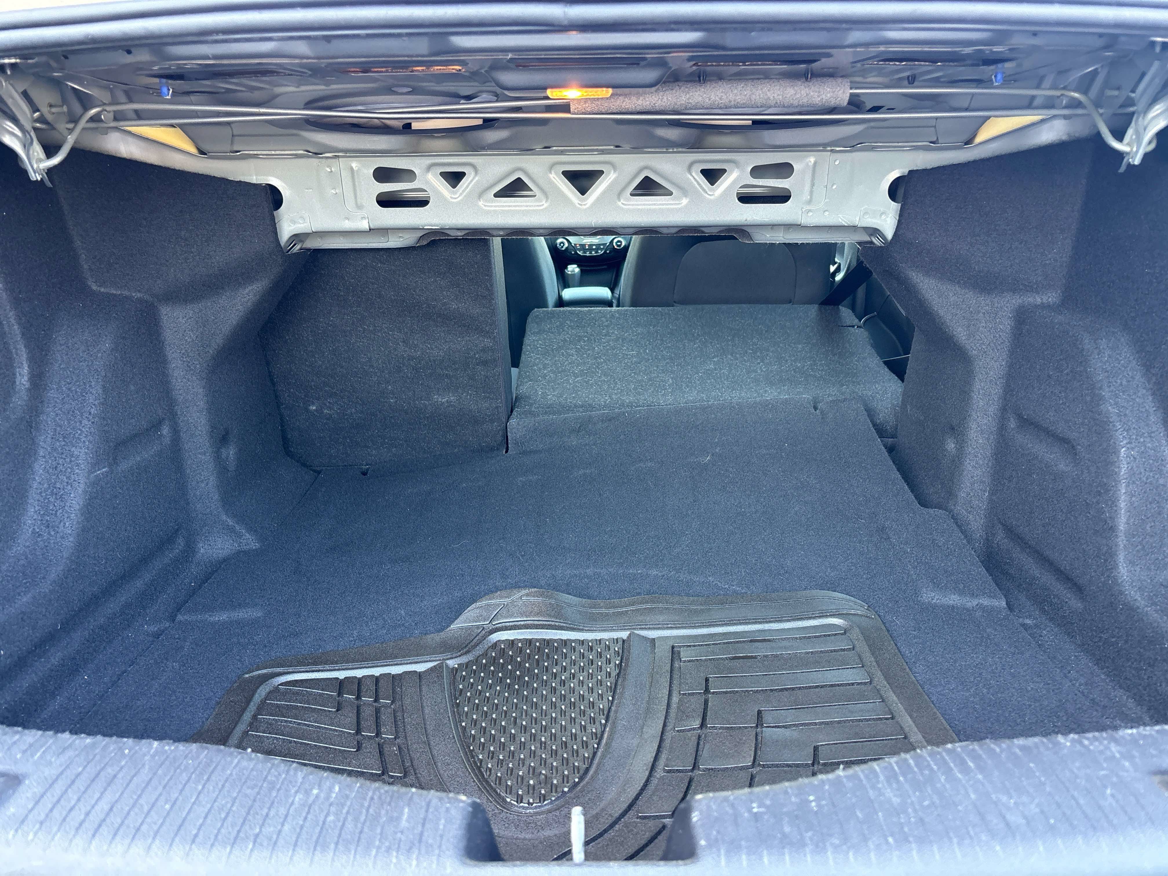 Used 2018 Chevrolet Cruze LT w/ Convenience Package FWD image 13