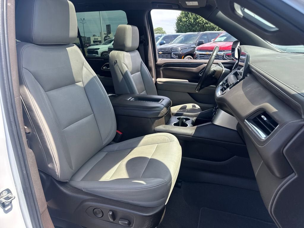 Used 2021 Chevrolet Tahoe Z71 w/ Luxury Package AWD/4WD image 11