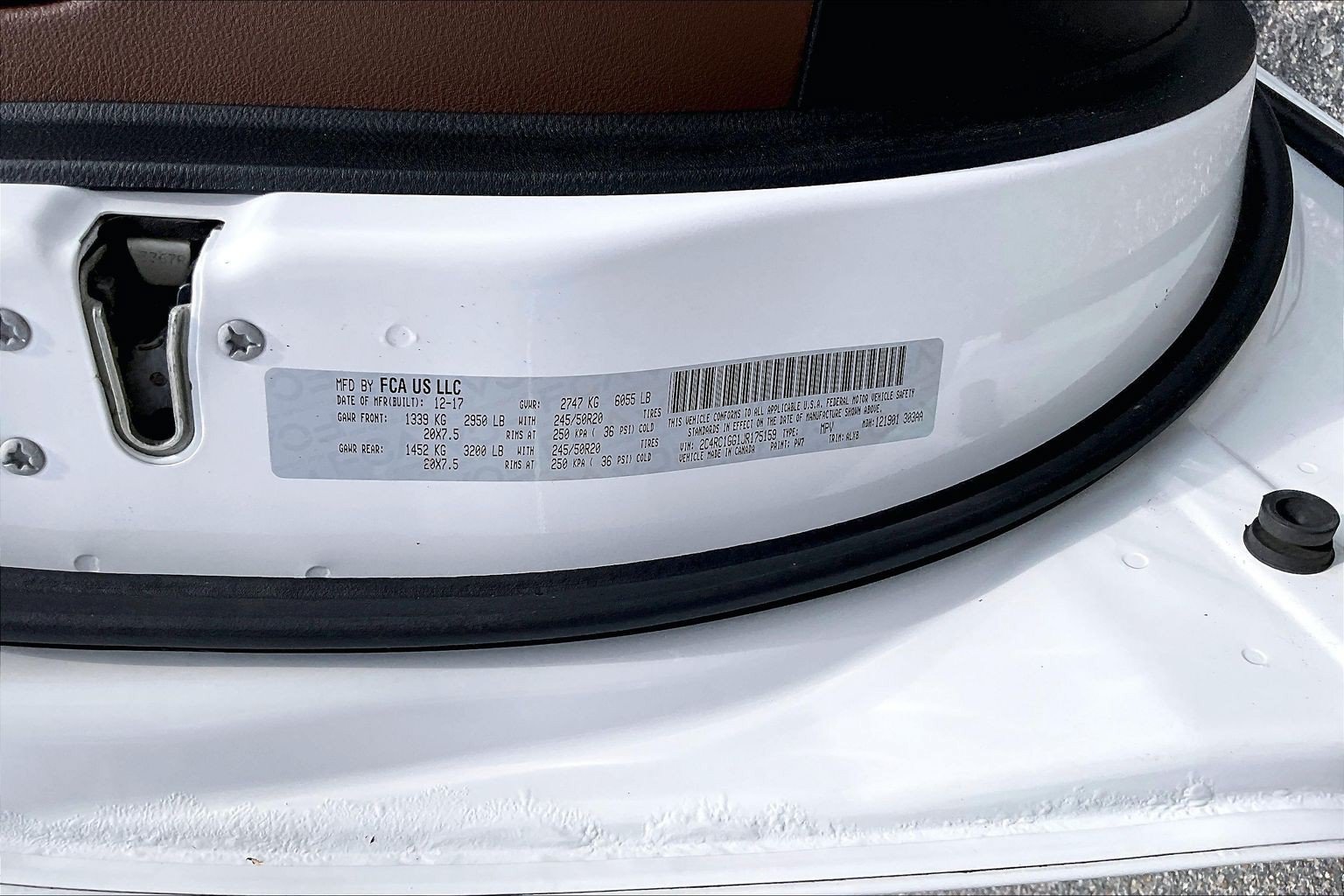 Used 2018 Chrysler Pacifica Limited w/ Tire & Wheel Group FWD image 33