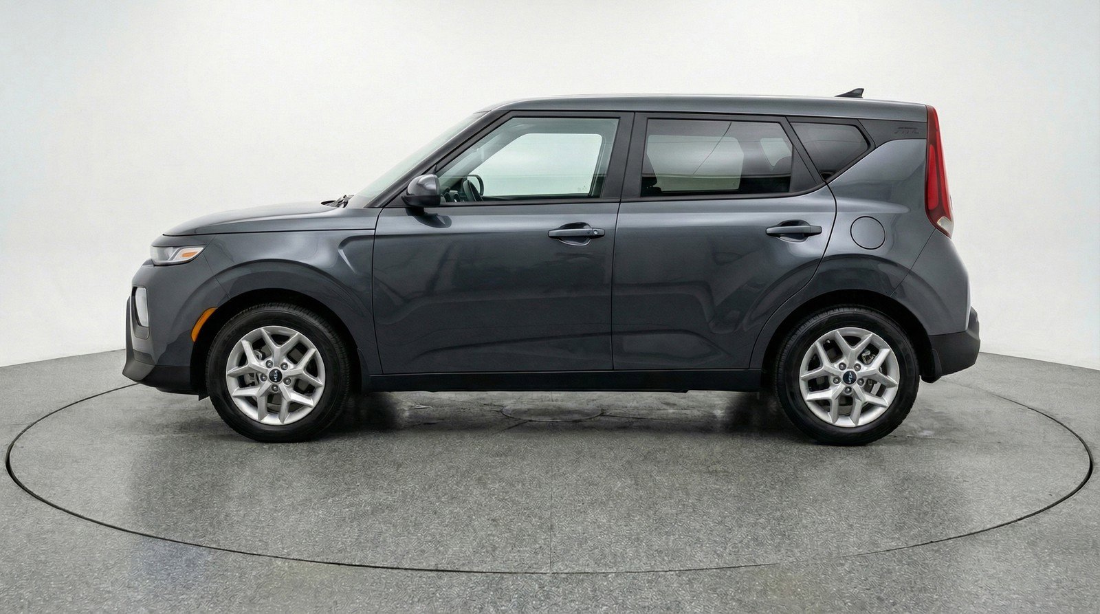 Used 2025 Kia Soul LX w/ LX Technology Package FWD image 5