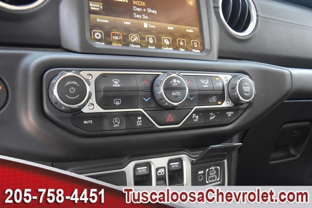 Used 2018 Jeep Wrangler Unlimited Sahara AWD/4WD image 35