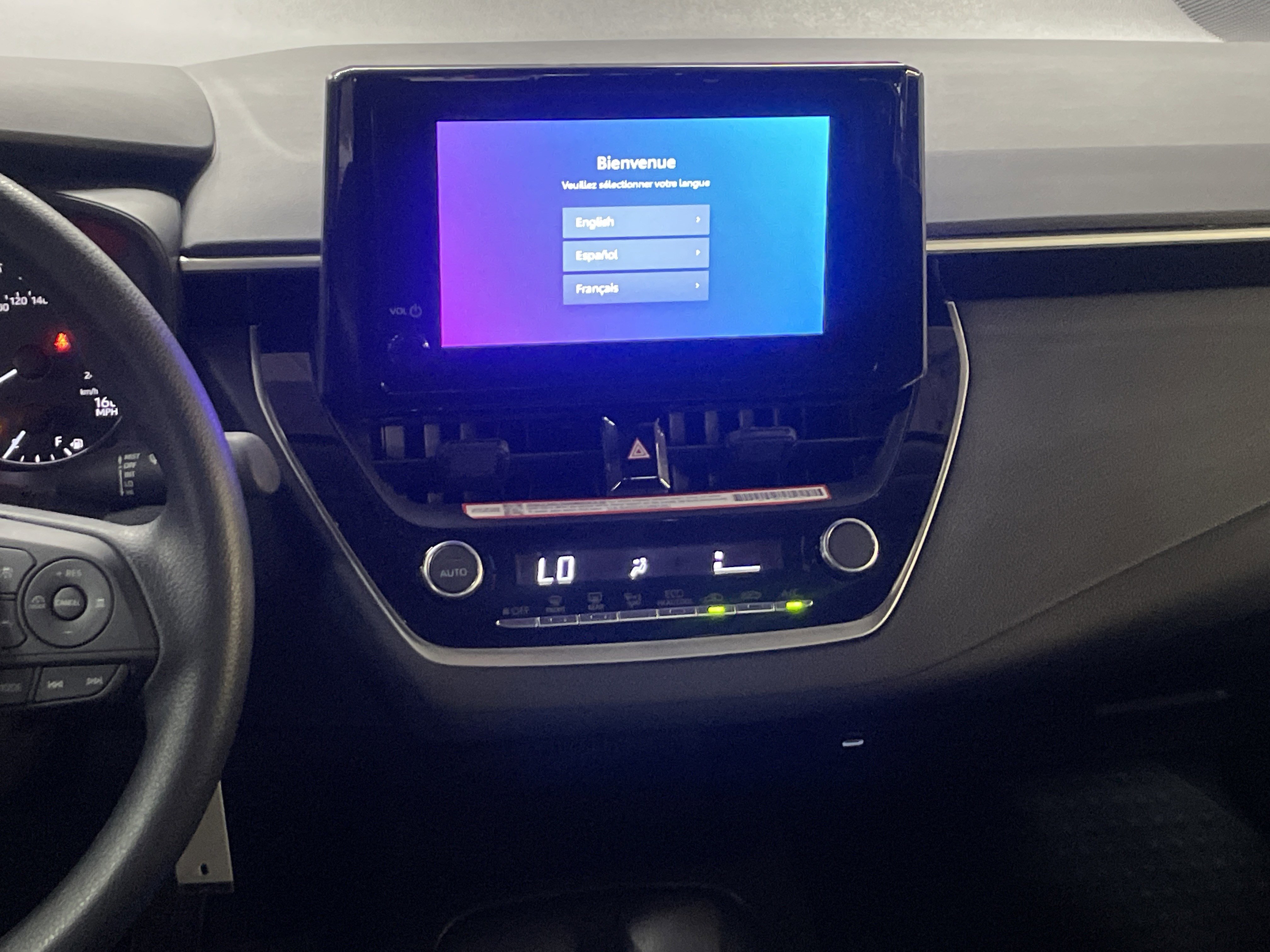 Used 2025 Toyota Corolla LE image 31