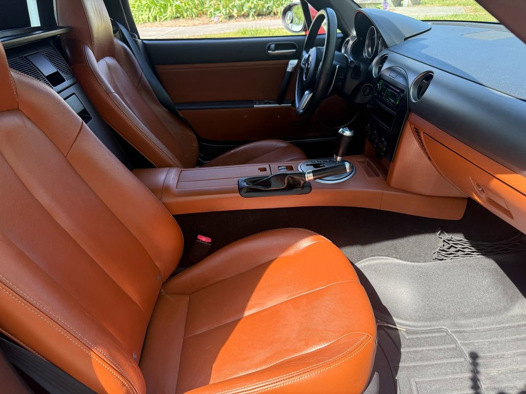 Used 2006 MAZDA MX-5 Miata Grand Touring w/ Premium Pkg RWD image 35