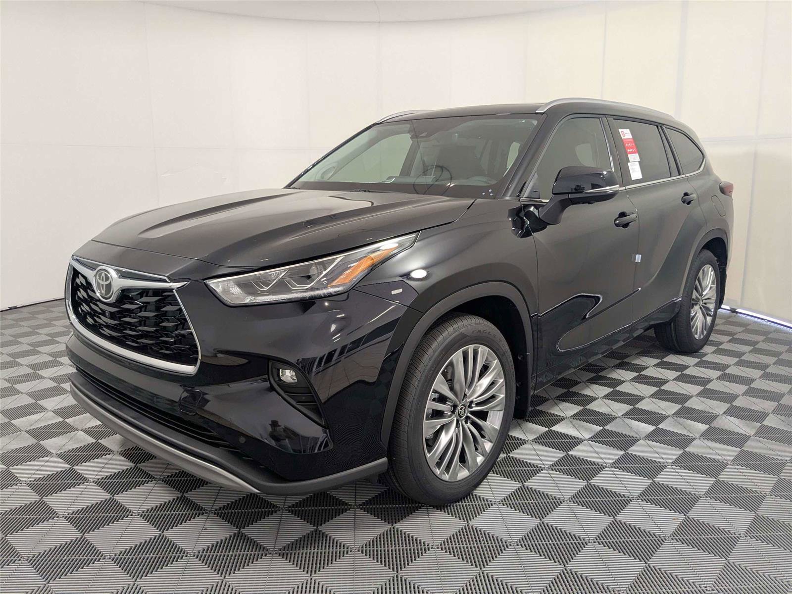 New 2026 Toyota Highlander Platinum AWD/4WD image 2