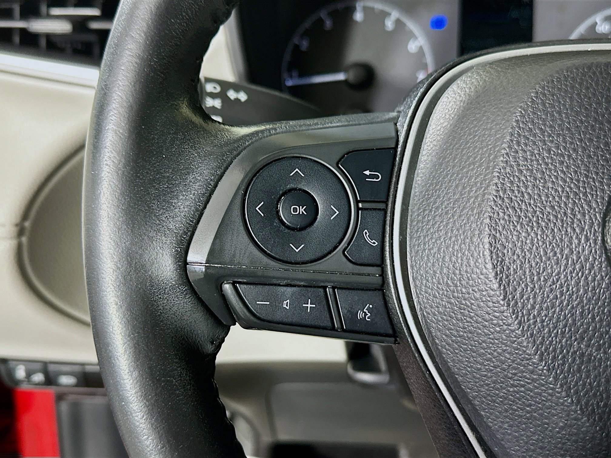 Used 2023 Toyota Corolla Cross LE image 16