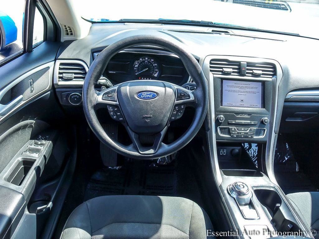 Used 2019 Ford Fusion SE image 12