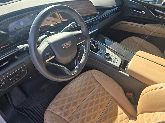 Used 2024 Cadillac Escalade Premium Luxury w/ Performance Package image 21