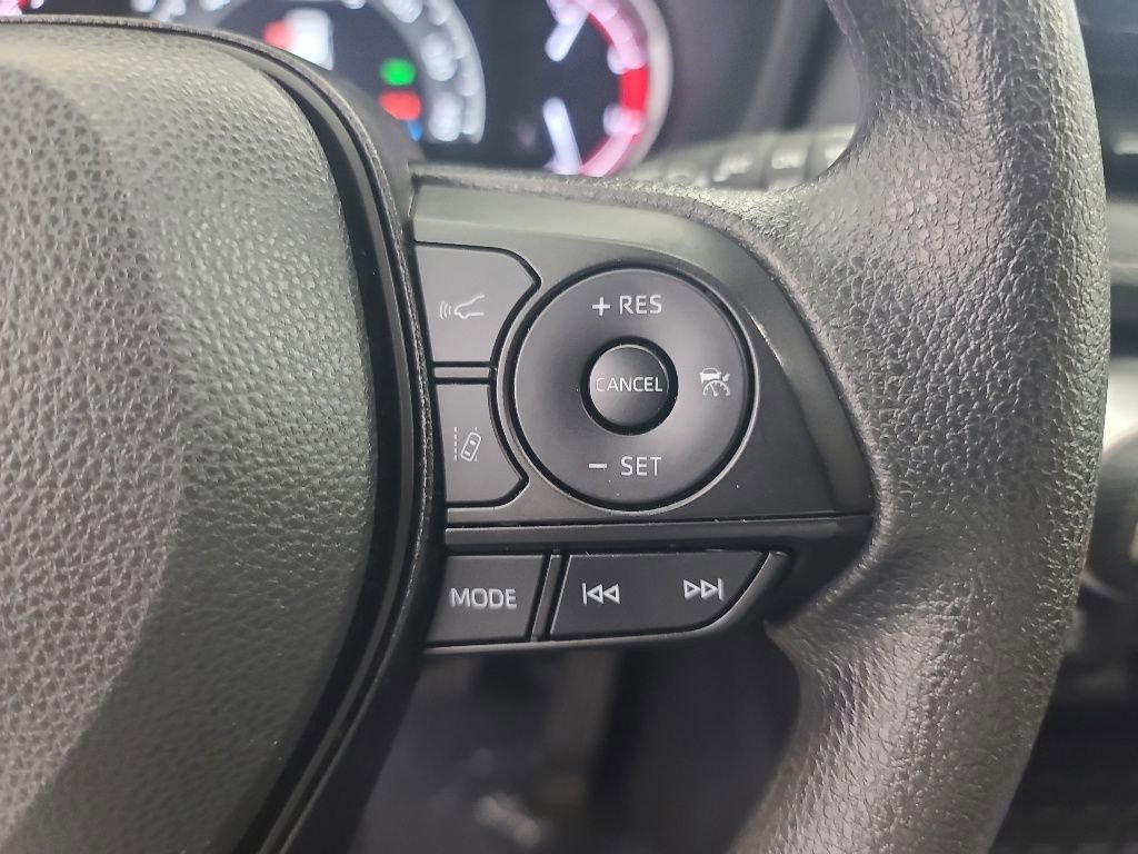 Used 2025 Toyota RAV4 XLE AWD/4WD image 30
