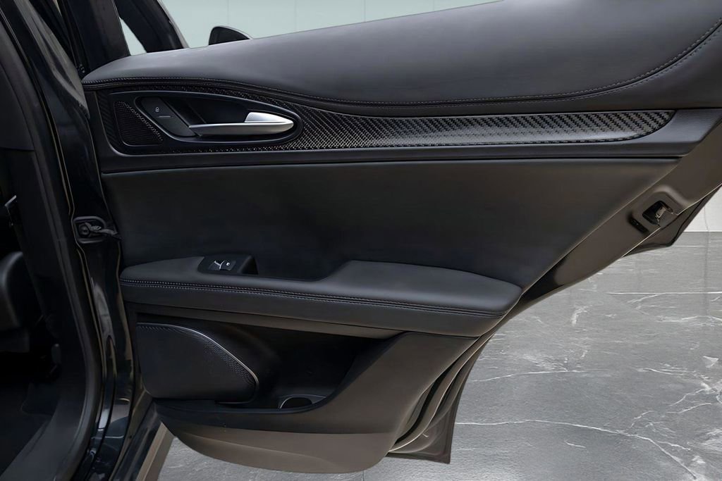 Used 2023 Alfa Romeo Stelvio Quadrifoglio AWD/4WD image 33