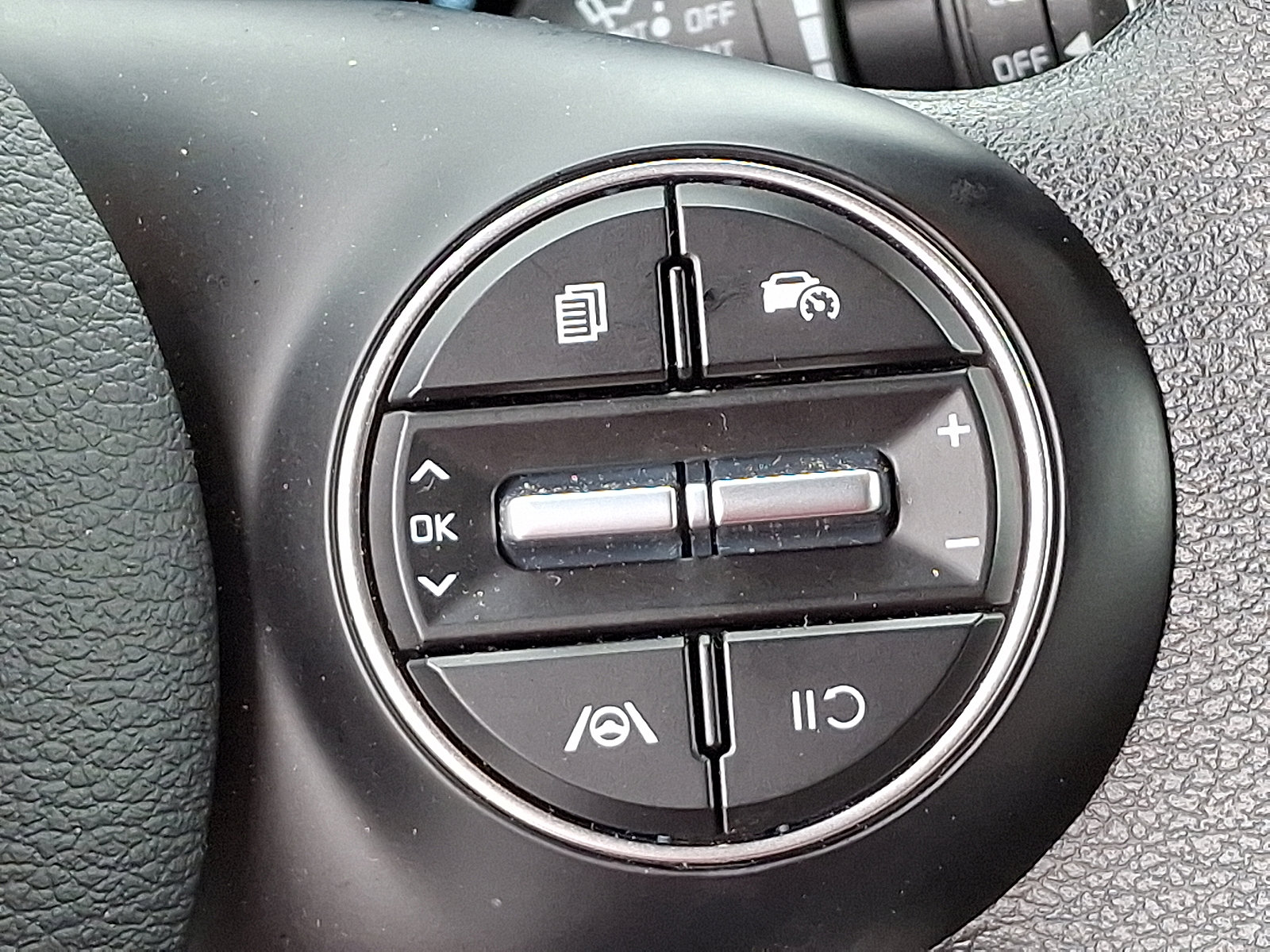 Used 2025 Kia Soul LX w/ LX Technology Package image 22