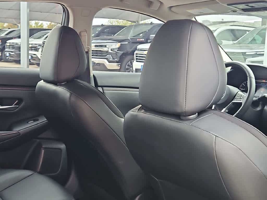 Used 2025 Nissan Sentra SR w/ SR Premium Package FWD image 14