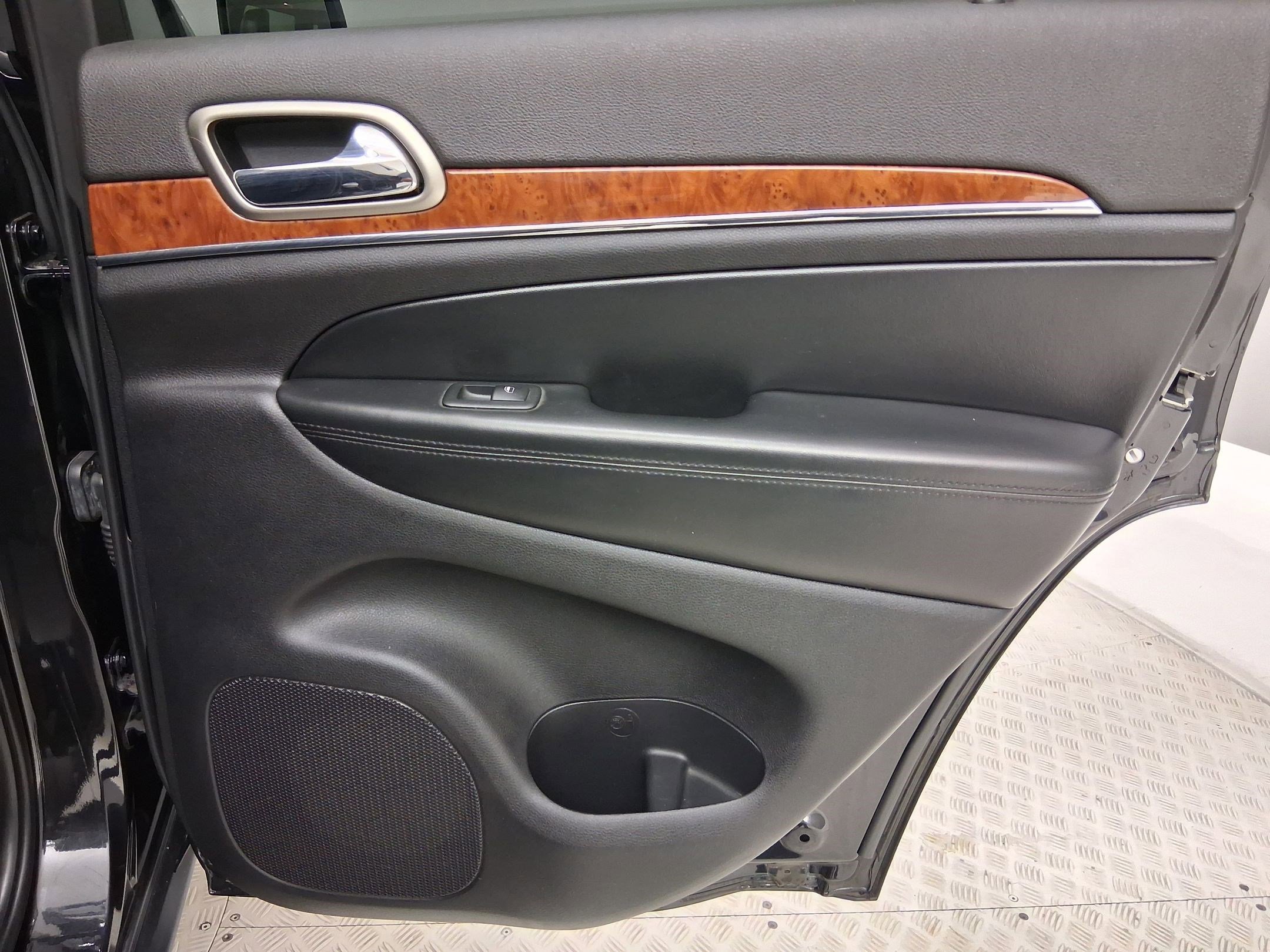Used 2011 Jeep Grand Cherokee Limited RWD image 31