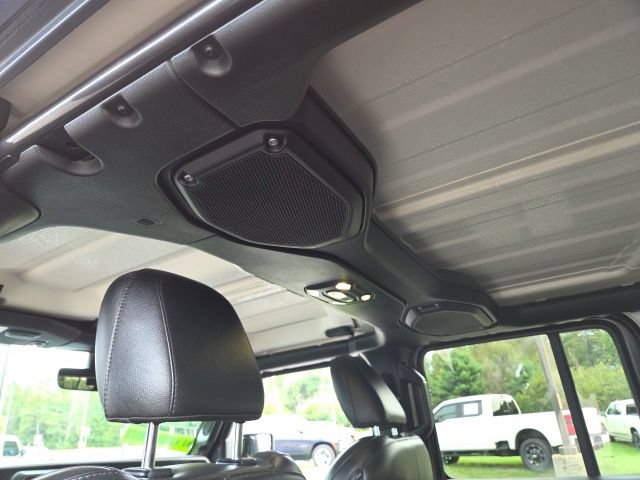 Used 2020 Jeep Wrangler Unlimited Sahara w/ Dual Top Group AWD/4WD image 47