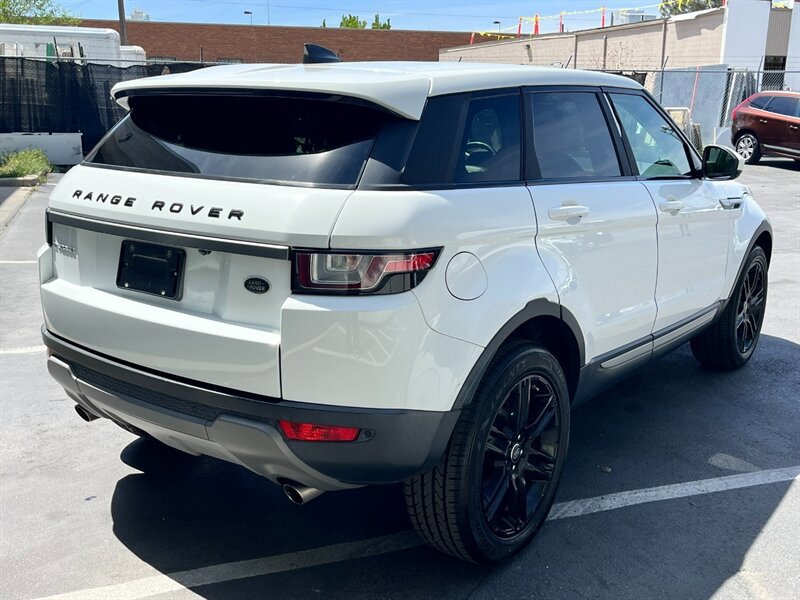 Used 2018 Land Rover Range Rover Evoque SE AWD/4WD image 8