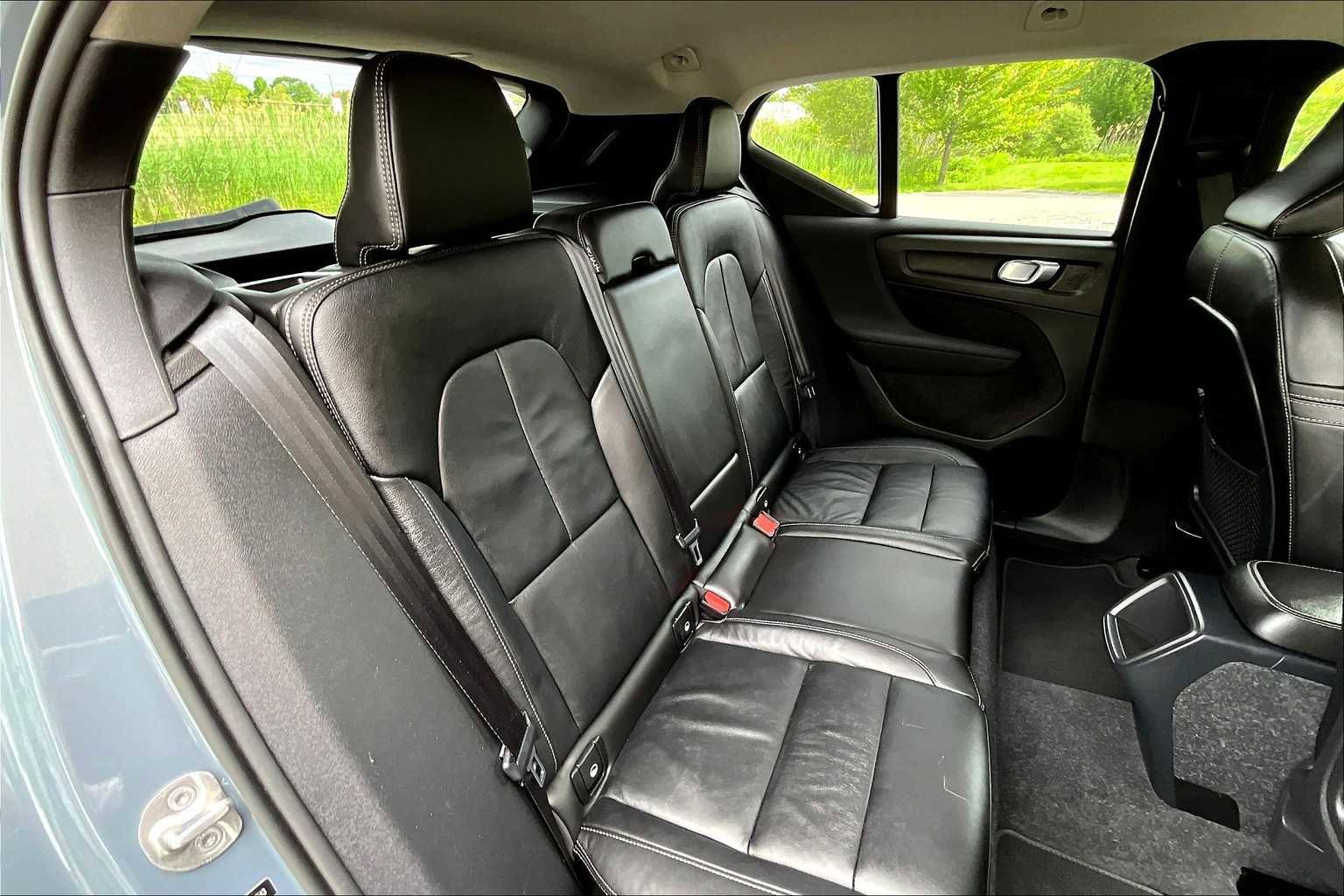 Certified 2022 Volvo XC40 T5 Momentum image 19