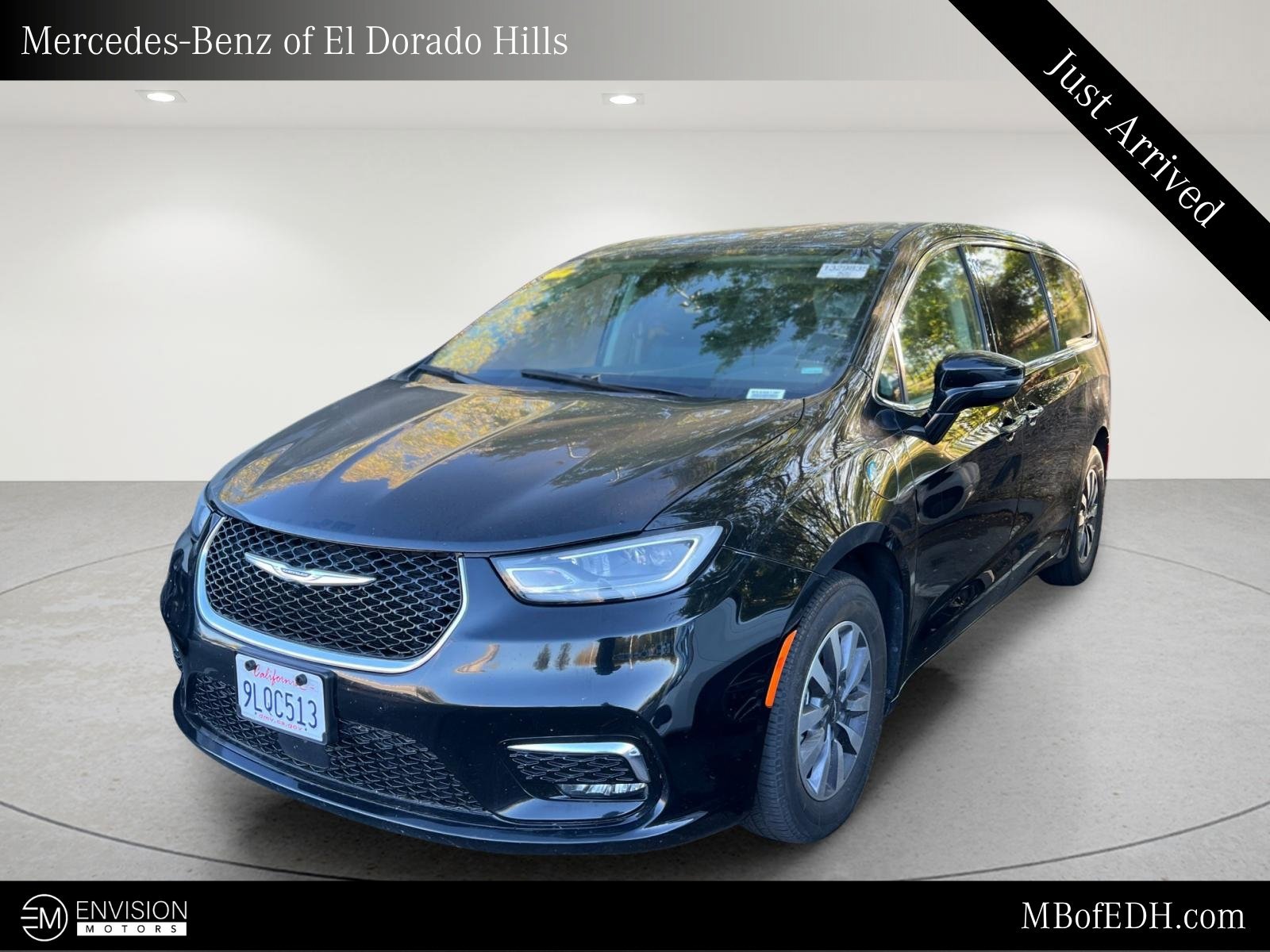 Used 2024 Chrysler Pacifica Limited FWD image 1