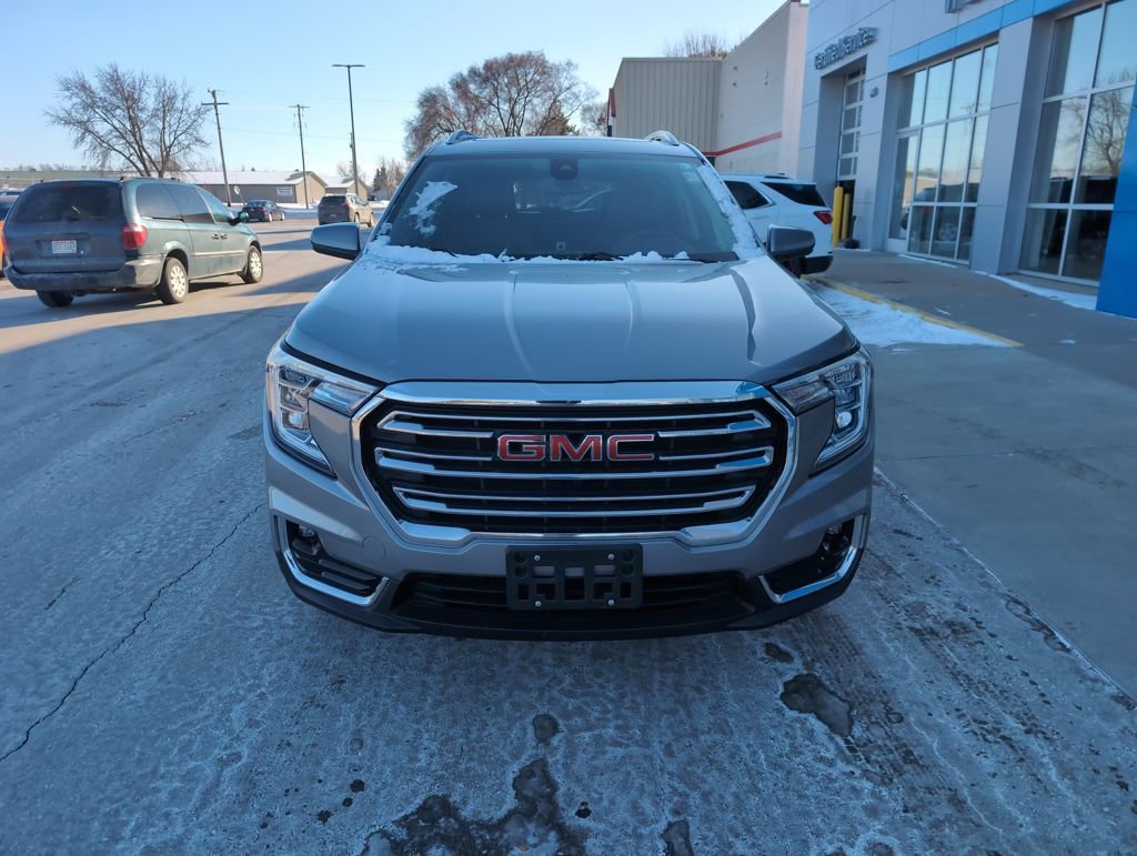 Used 2024 GMC Terrain SLT w/ Infotainment Package II image 3