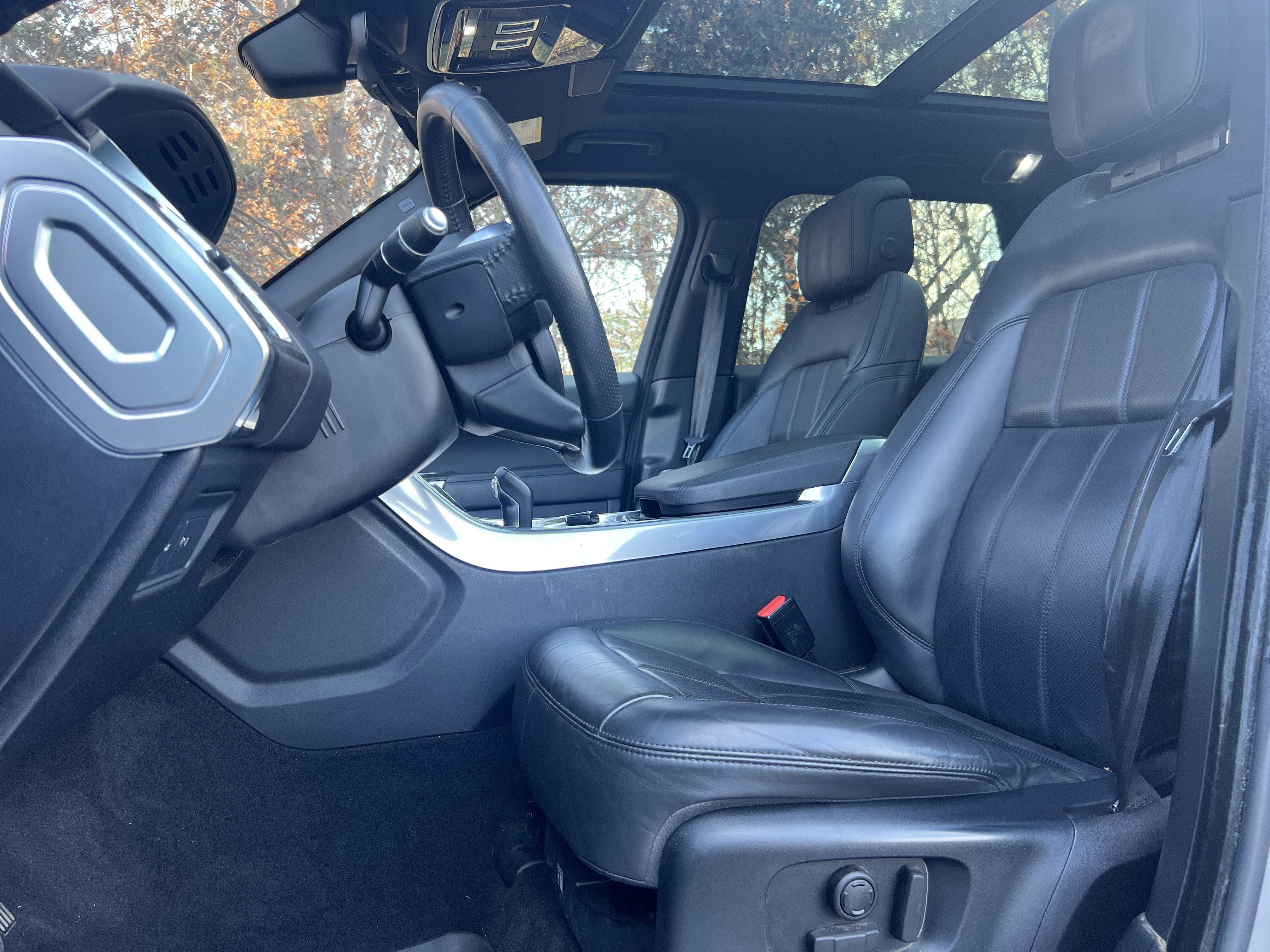 Used 2020 Land Rover Range Rover Sport HSE image 23