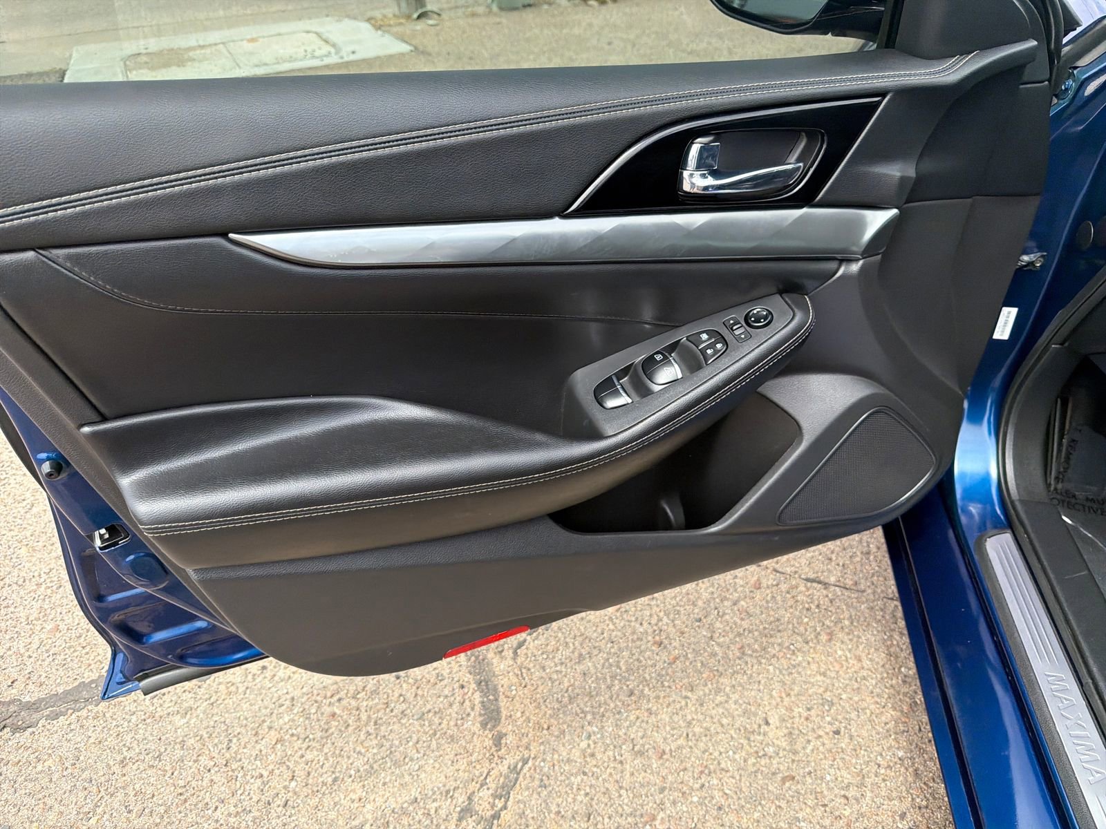Used 2022 Nissan Maxima SV w/ Floor Mat Group FWD image 15