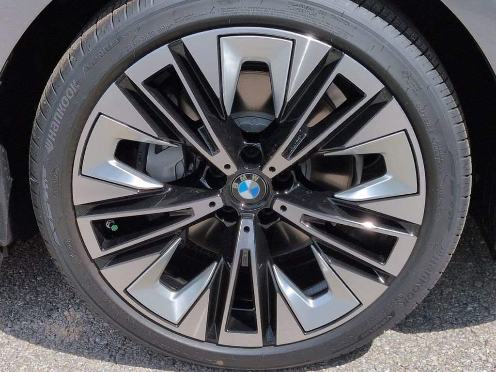 New 2026 BMW i5 eDrive40 w/ Premium Package image 11