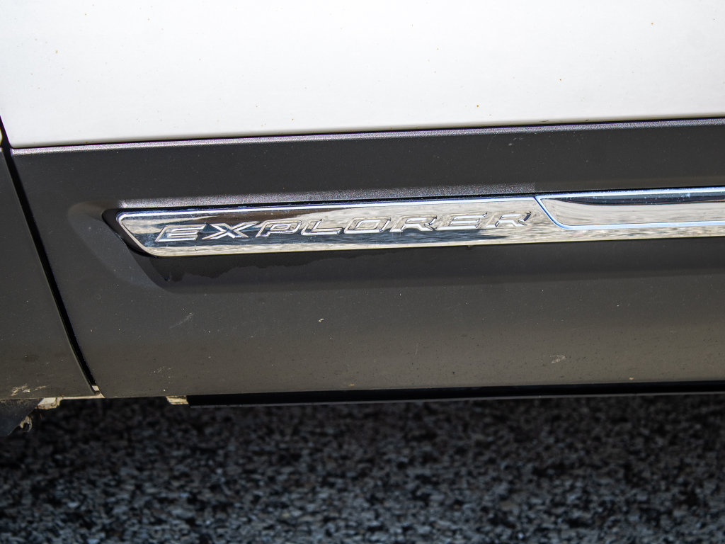 Used 2018 Ford Explorer XLT image 9