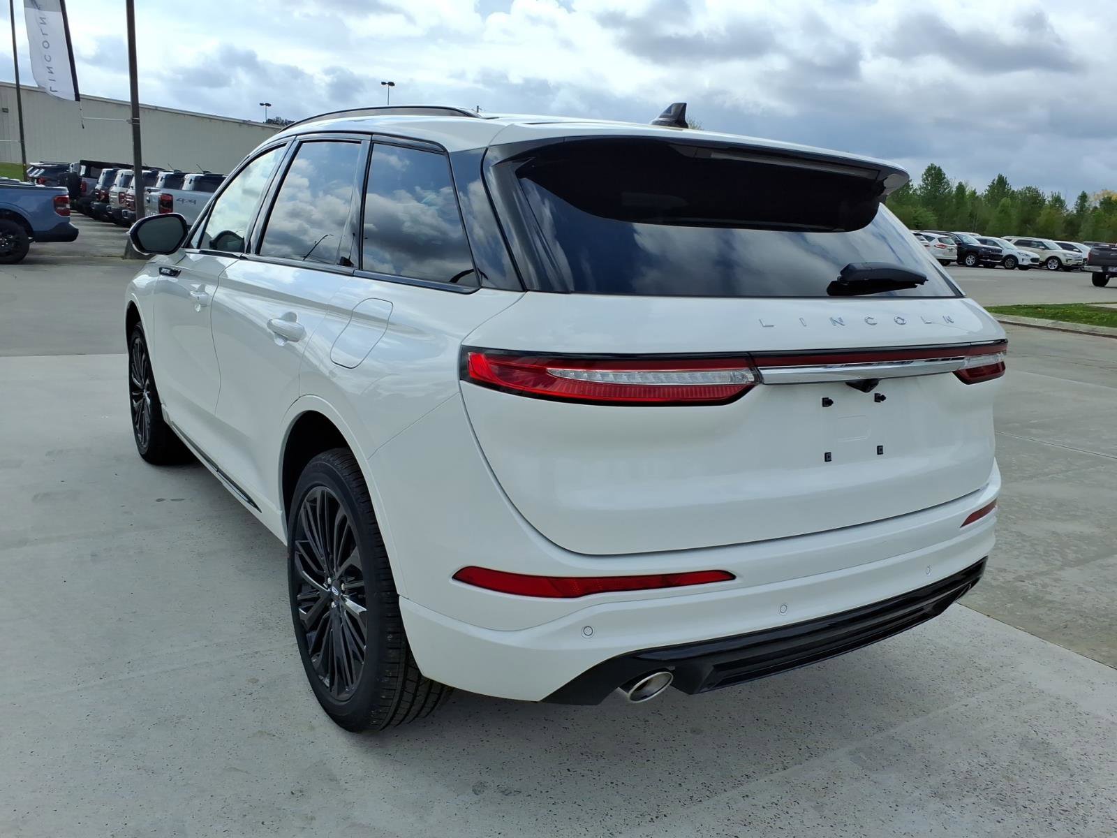 New 2026 Lincoln Corsair Premiere image 2