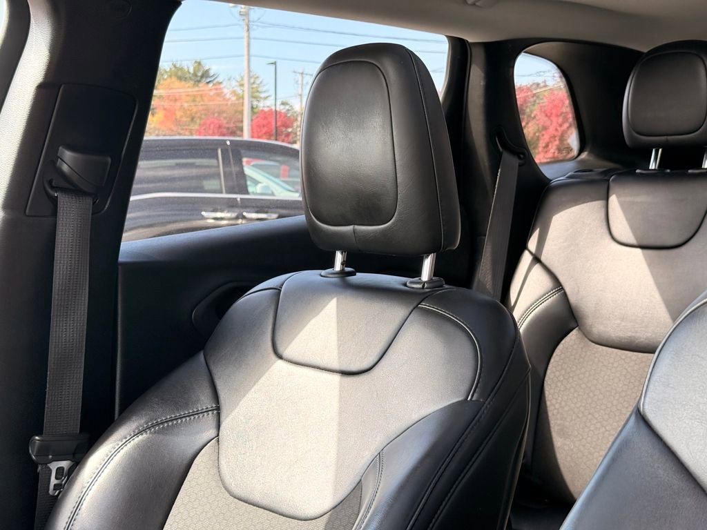 Used 2019 Jeep Cherokee Latitude Plus w/ Comfort/Convenience Group image 25