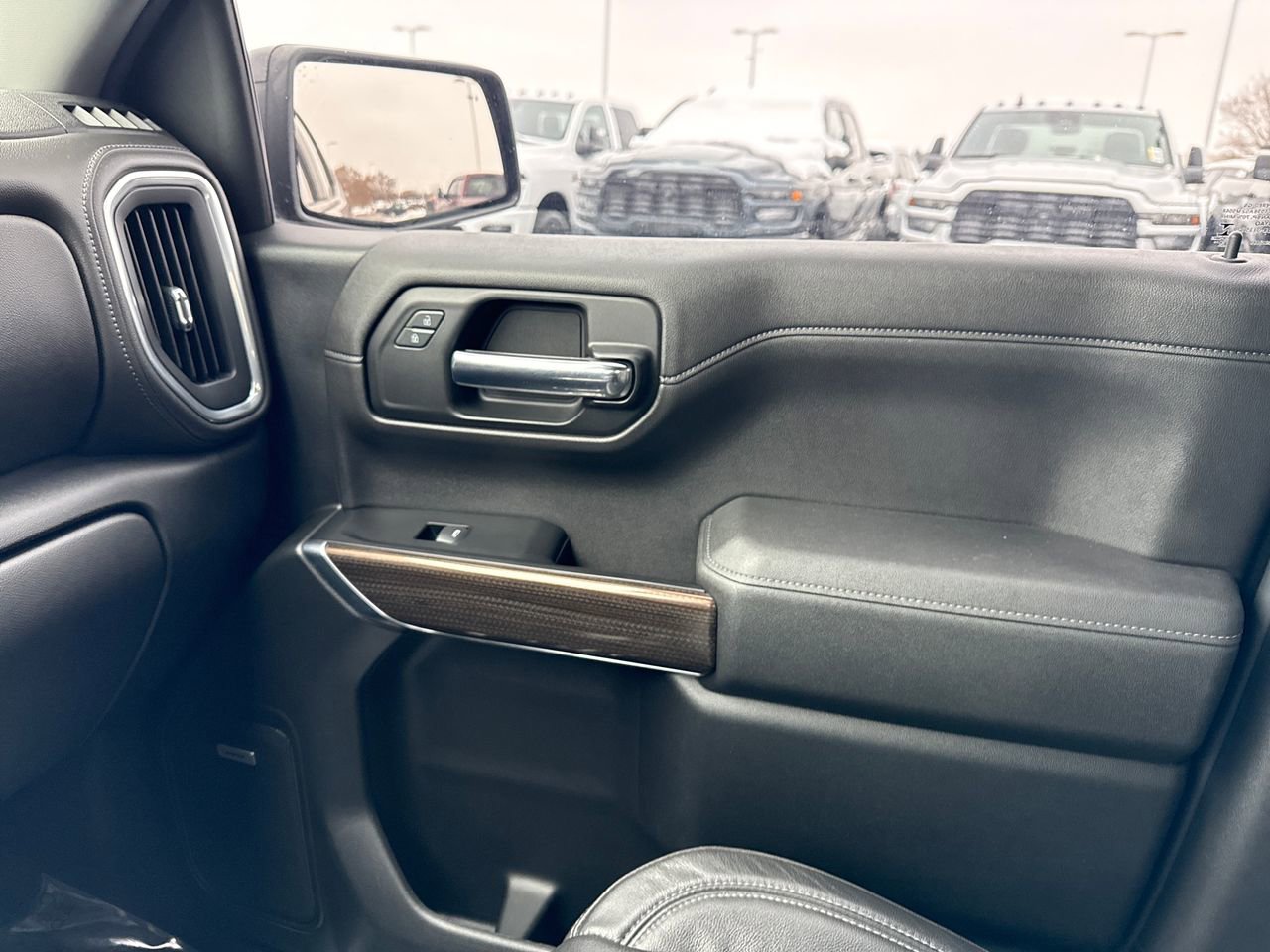 Used 2019 Chevrolet Silverado 1500 RST image 25