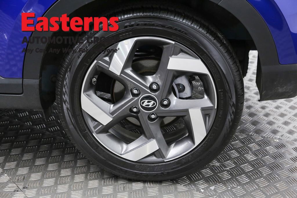 Used 2025 Hyundai Venue SEL image 34