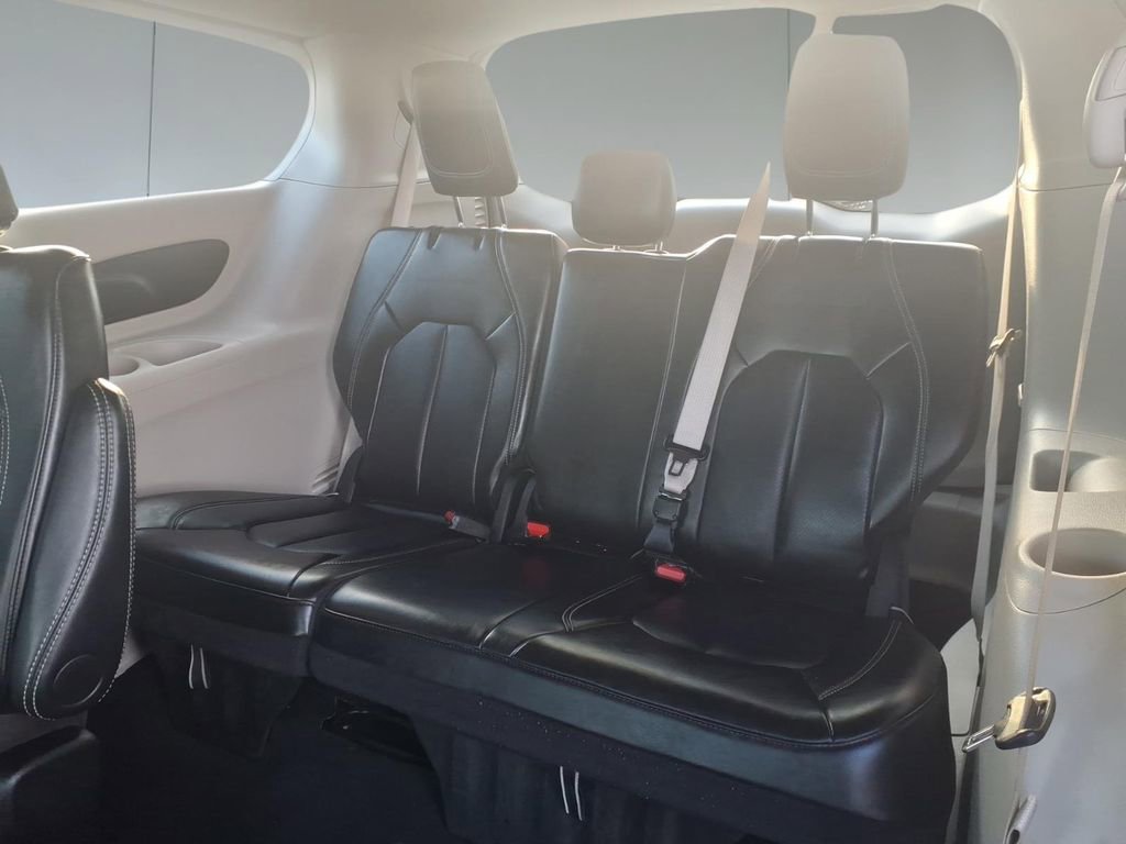 Used 2024 Chrysler Pacifica Touring-L image 27