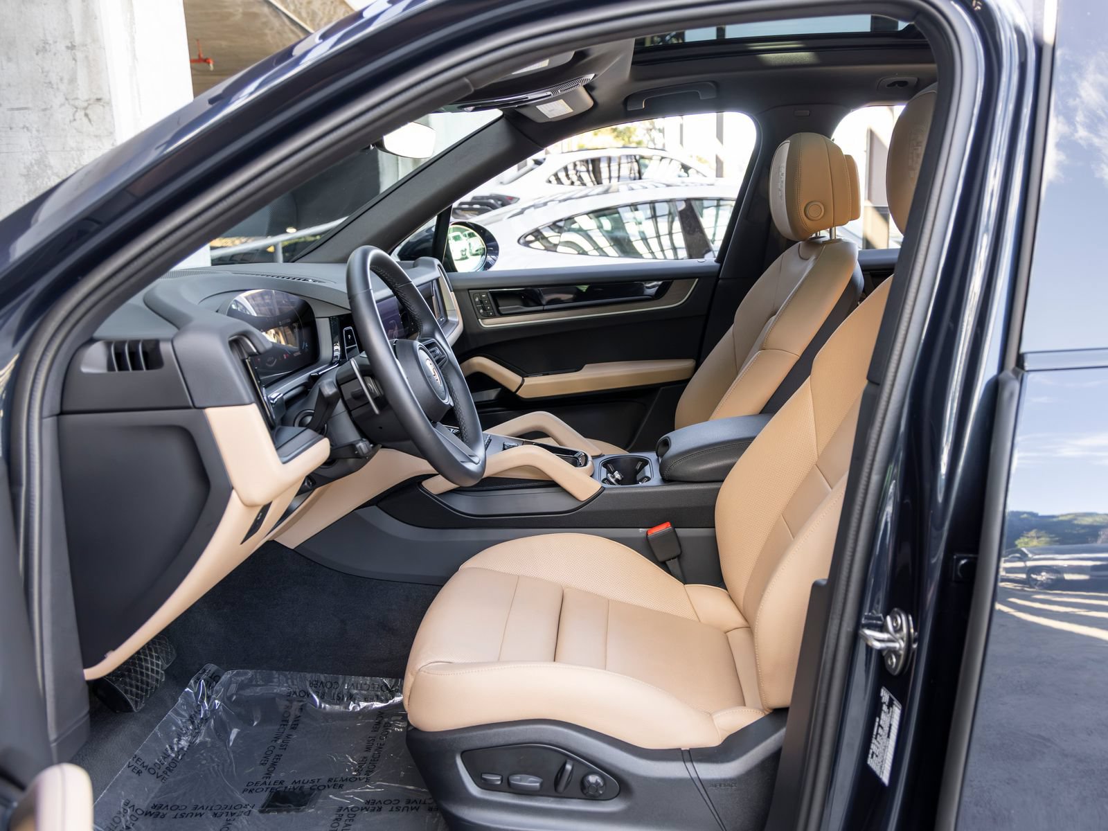 Certified 2025 Porsche Cayenne AWD/4WD image 30