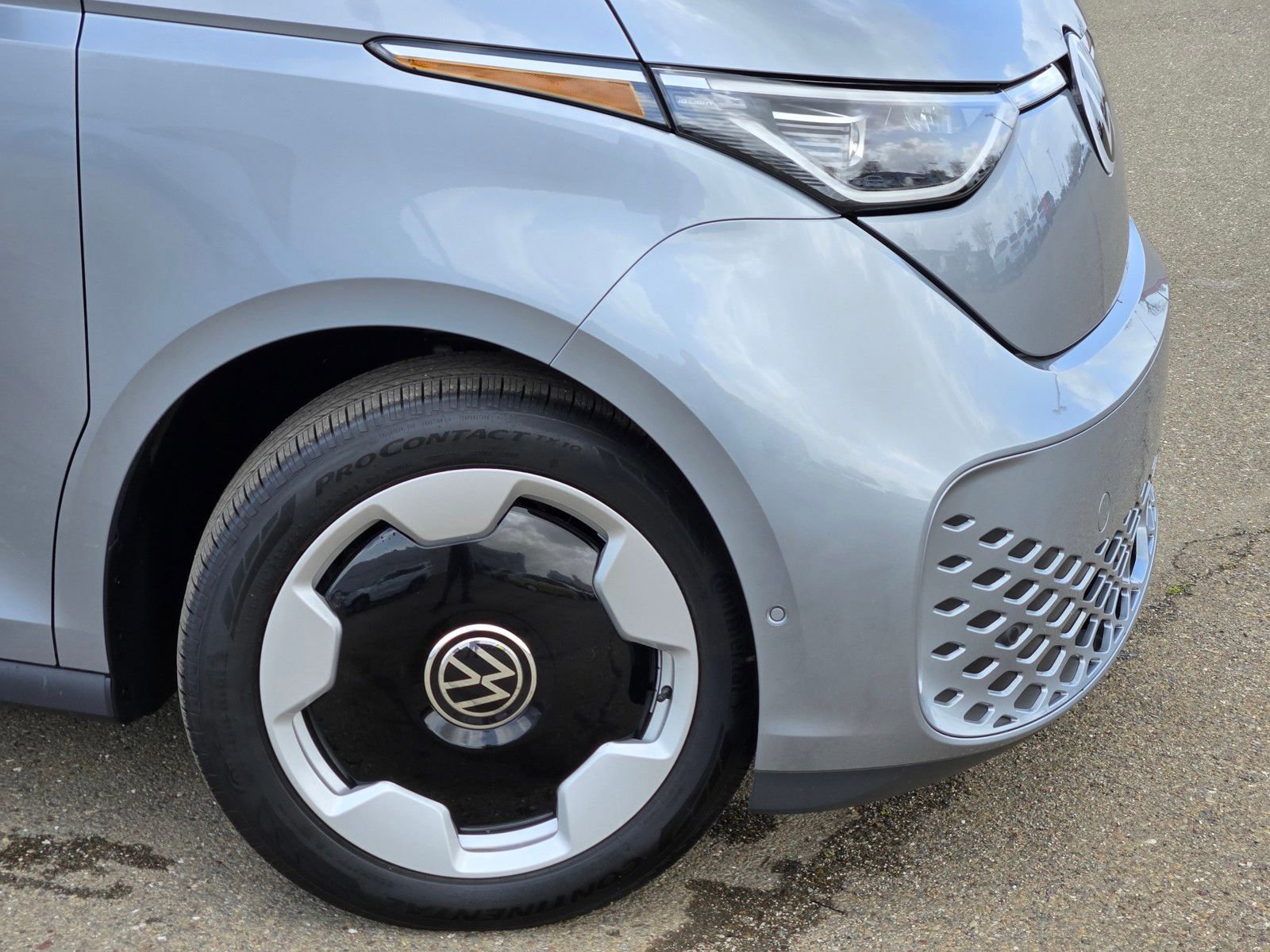 New 2025 Volkswagen ID. Buzz Pro S image 3