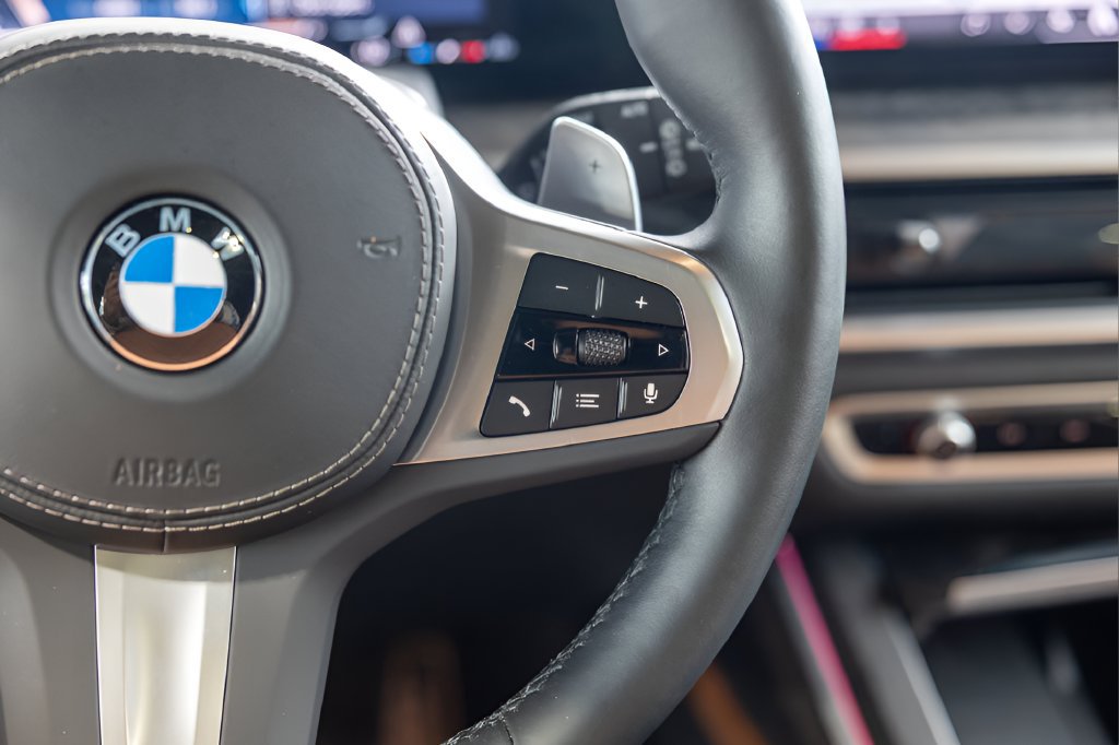 Used 2024 BMW X7 xDrive40i w/ M Sport Package AWD/4WD image 29