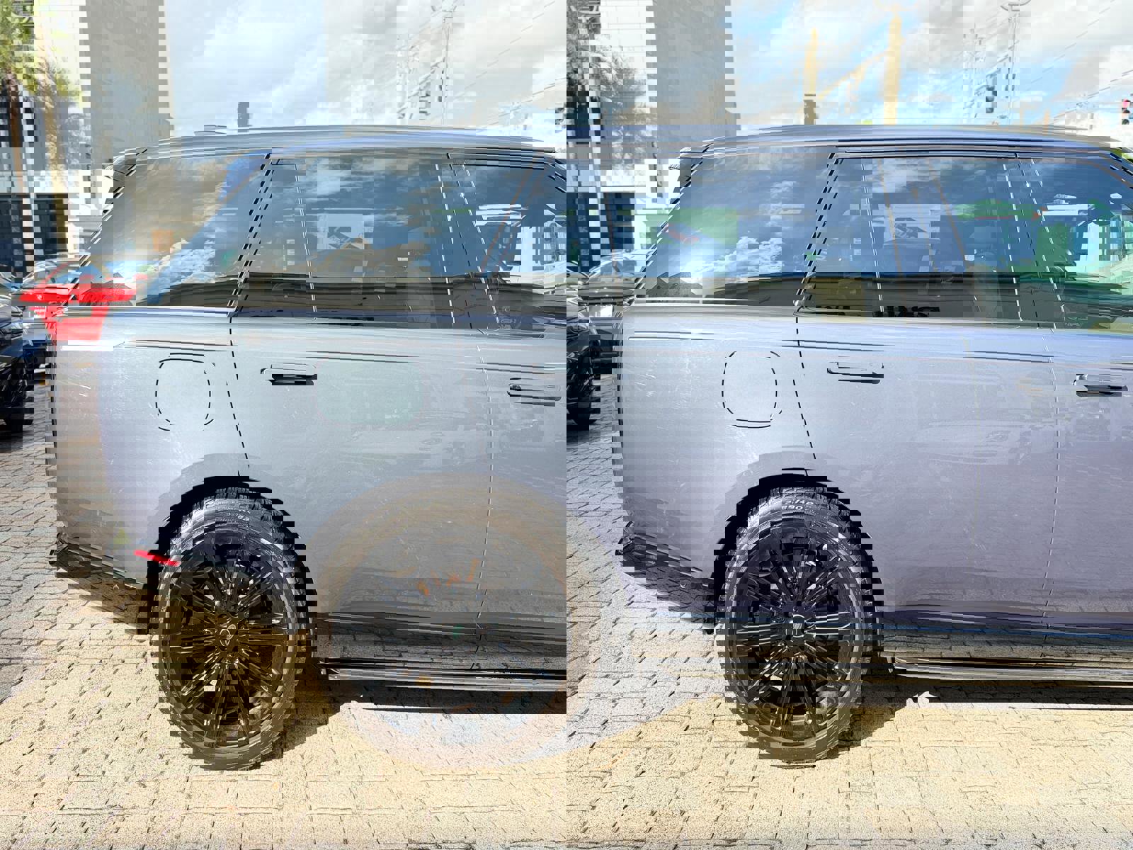 Used 2024 Land Rover Range Rover Long Wheelbase Autobiography image 24