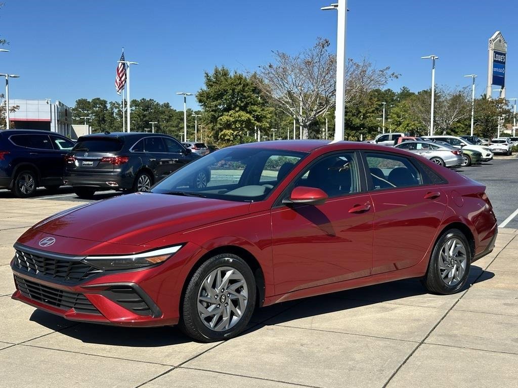 Used 2024 Hyundai Elantra SEL image 4