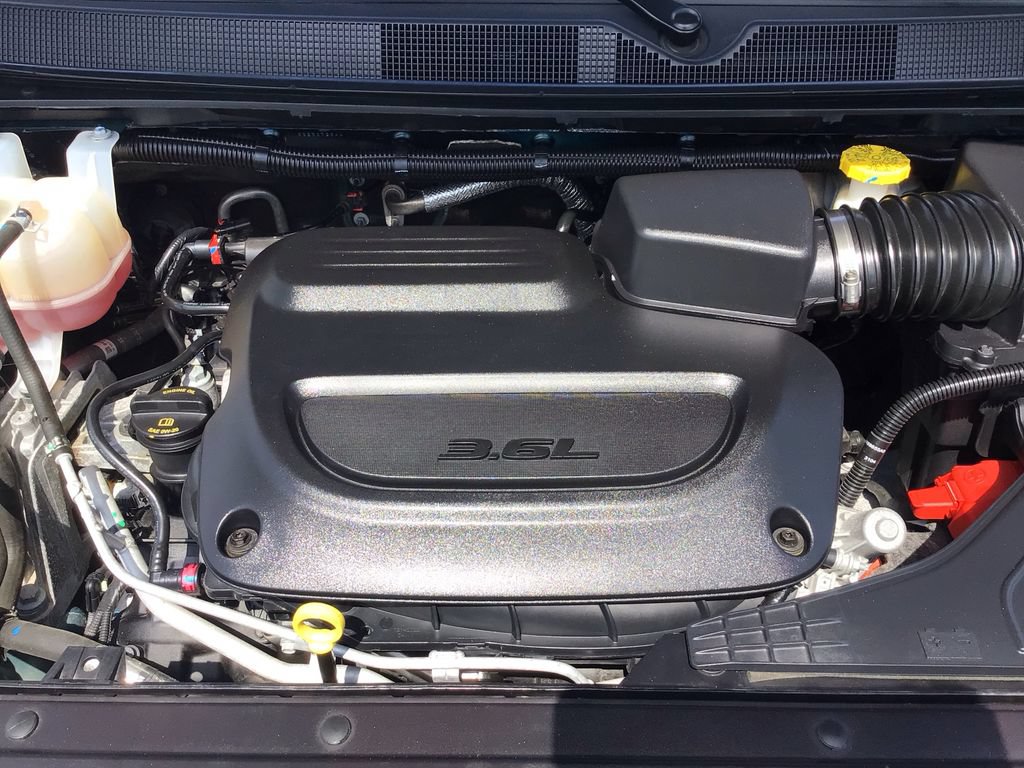 Used 2025 Chrysler Pacifica Limited FWD image 11